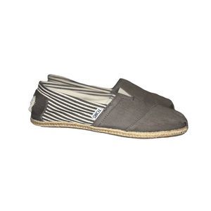 Toms University Ash Grey Striped for Men’s Size 8.5 will fit a woman size 10